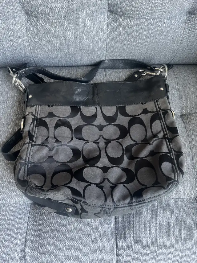 Coach Vintage Zoe crossbody & shoulder Bag in Women's - Bags & Wallets in Mississauga / Peel Region - Image 4