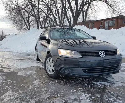Volkswagen Jetta 2.0L 2012 manuelle *BAS KM* - Excellent état mécanique, prête à conduire - Extérieu...