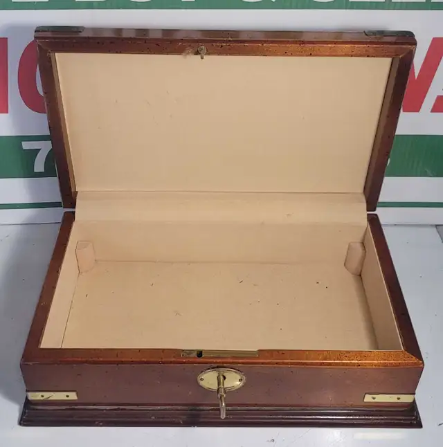 Locking Wood Jewelry Box 12x7x4 Inches in Jewellery & Watches in Barrie - Image 4