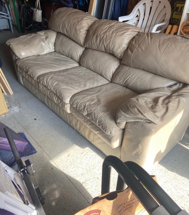 Leather 3 seater couch for sale | Couches & Futons | Hamilton | Kijiji