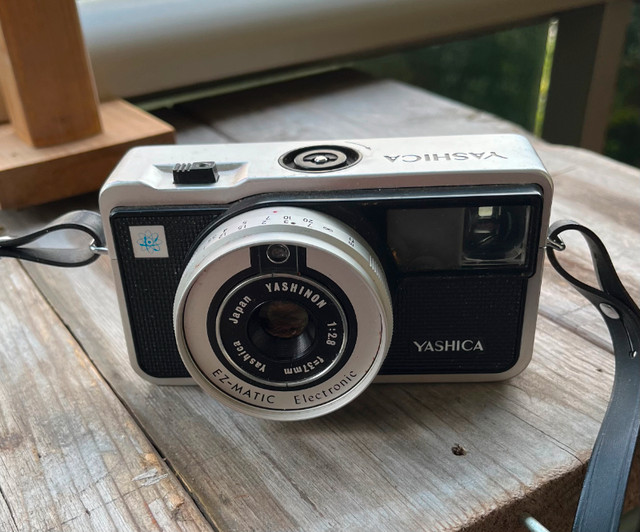 Yashica EZ-Matic Camera Make Me an Offer! in Cameras & Camcorders in City of Toronto - Image 2
