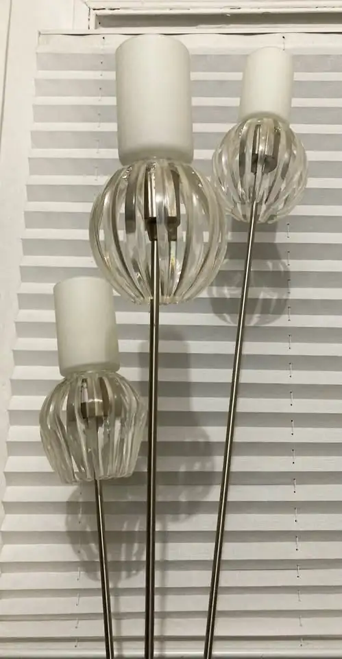 Tall Floor Lamp with Glass and Acrylic /Lucite Lampshades - $110 in Indoor Lighting & Fans in City of Montréal - Image 5