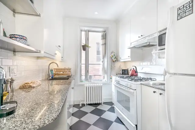 Furnished 2BR Summer Apartment – 5 Min Walk to McGill | May–Aug