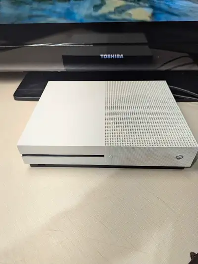 Xbox/ Games / controllers / TV , View more