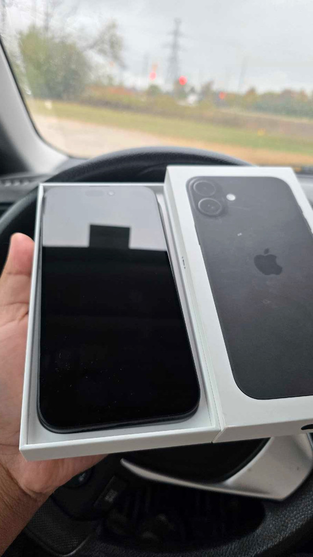 iPhone 16 128gb Unlocked LIKE NEW in Cell Phones in Windsor Region - Image 3