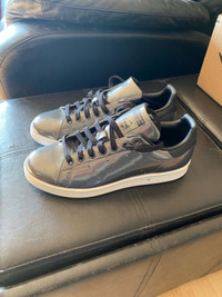 Silver Metallic Stan Smith sneakers - Available
