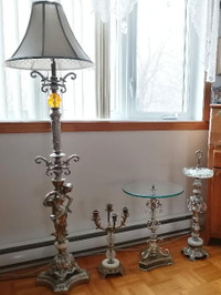 Hollywood Regency    ensemble lampe, table, cendrier, chandelier