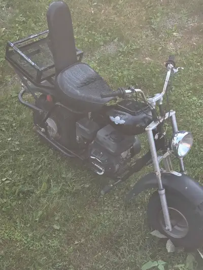 200 cc 4 stroke, customized seat an back rack. Good condition.