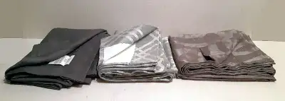 Vendu séparément à 10.$ chaque #1 Gris acier : largeur : 40 pouces / 102 cm Longueur : 64 pouces / 1...