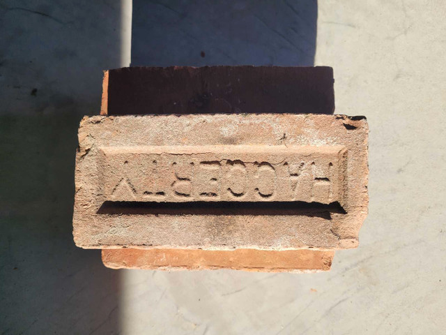 Vintage clay bricks  in Other in Kawartha Lakes - Image 2