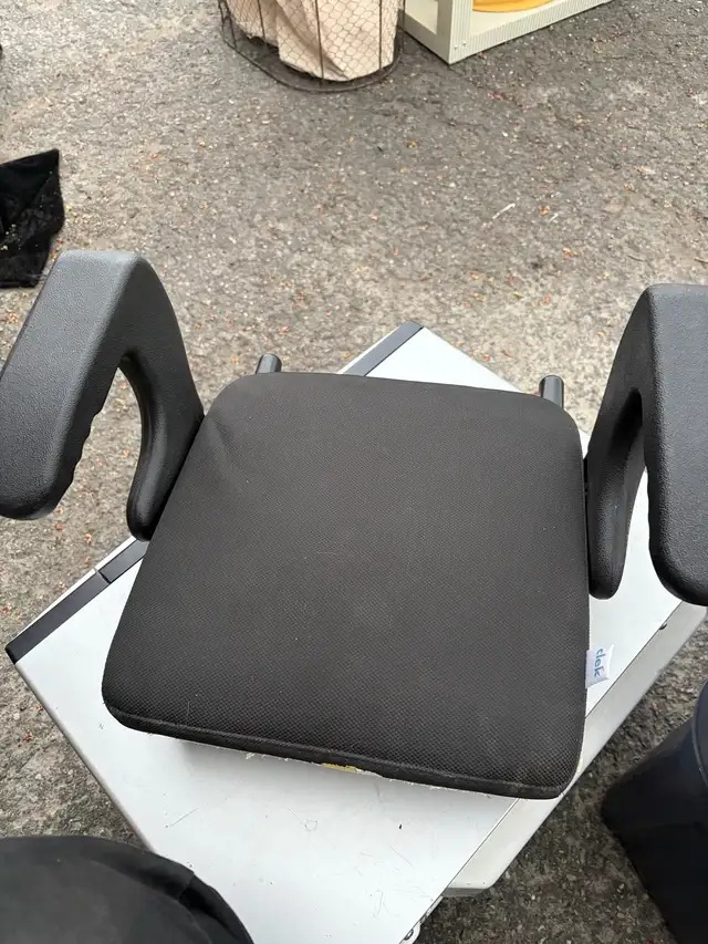 Clek Booster Seat in Strollers, Carriers & Car Seats in Ottawa - Image 4