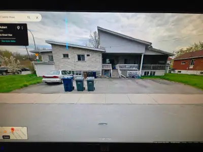 A fabreville très grand 3 1/2 au 1er étage, personne au dessus. 1 stationnement privée devant la por...