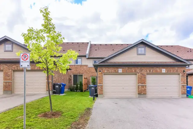 3-BR Townhouse In A Quiet Neighborhood Available November 1st