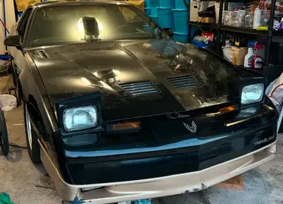 Selling my 1987 Pontiac trans am project Very clean for the year no rot Lots of new parts 350 vortec...