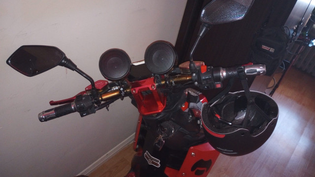 Scooter emmo Koogo 2023 Batterie amovible au lithium 72 V/30 dans Vélos électriques  à Shawinigan - Image 3