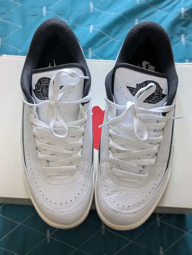 Jordan 2/3 Black & White  in Men's Shoes in Mississauga / Peel Region - Image 6