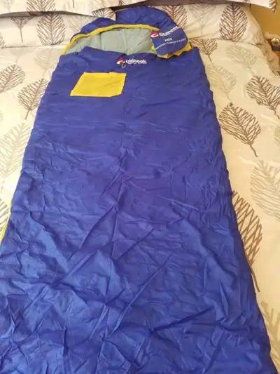 2 sacs de couchage pour enfant excellente condition 20.00 chaque