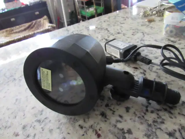 holiday Christmas light decoration Wall reflector lights shine in Holiday, Event & Seasonal in Ottawa - Image 2