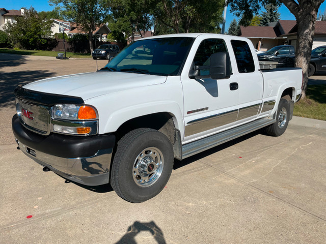 2002 GMC Sierra 2500 HD SLE, Mint Condition, Super Low Mileage in Cars & Trucks in Edmonton
