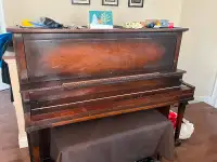 Vieux piano à donner: Modèle IS024:  par vous-même.