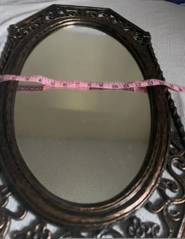 Ornate Oval Mirror in Home Décor & Accents in Calgary - Image 5