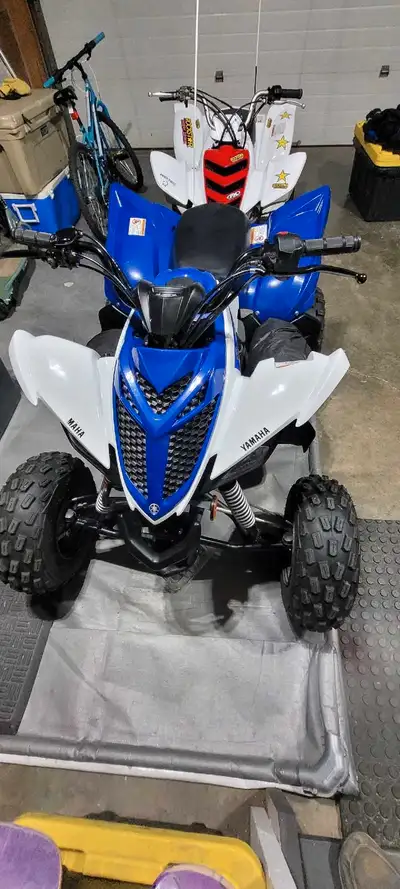 Two kids quads, 2021 yamaha raptor(Blue),2015 yamaha raptor(Red).