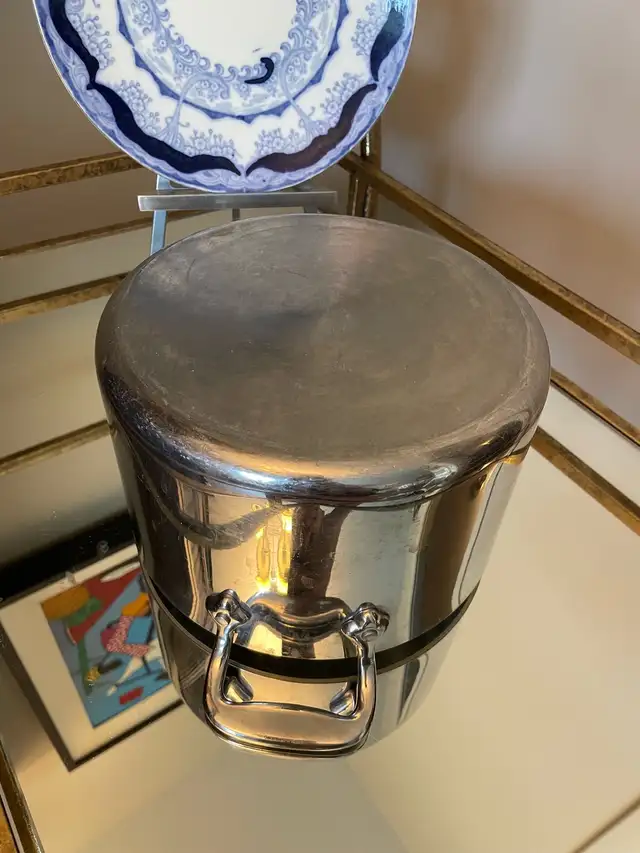 All-Clad D5 series 4 quart pot with lid  in Kitchen & Dining Wares in Winnipeg - Image 4