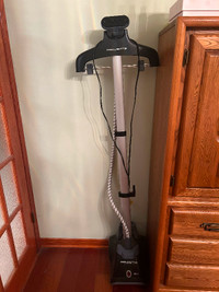 Clothes steamer barely used
