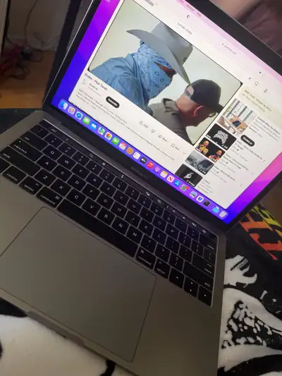 2016 MacBook pro 8gb 256, View more