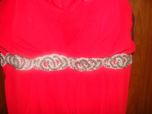 magnifique robe de soirée, de couleur rouge,grandeur 2XL dans Femmes - Robes et jupes  à Laval/Rive Nord - Image 3