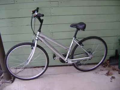 Women's touring / hibrid bike, View more
