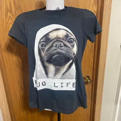 60% Cotton 40% polyester Excellent condition