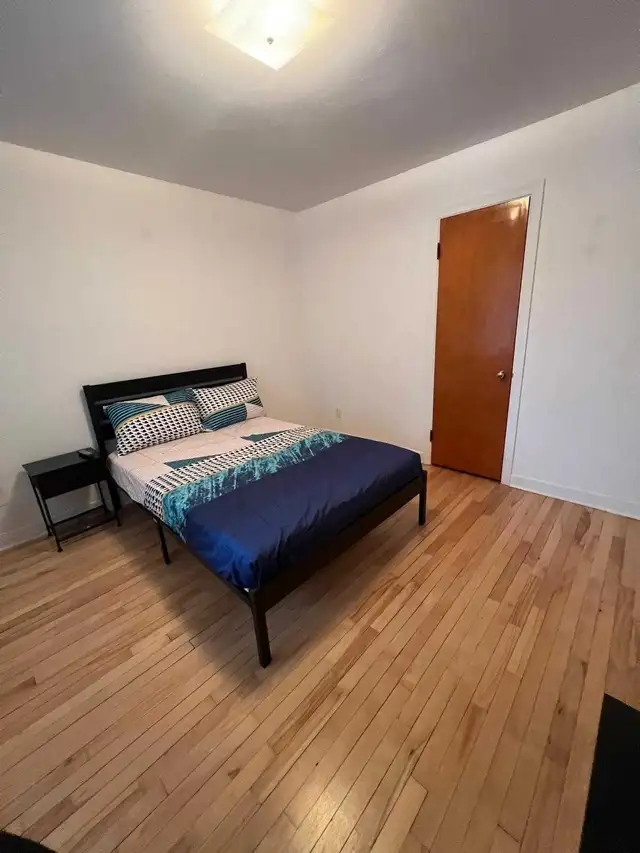 Cadre de lit double in Beds & Mattresses in Trois-Rivières - Image 4