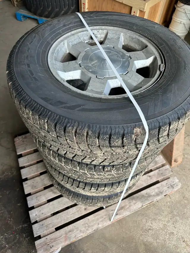 Yukon/Tahoe/Silverado winter tires in Tires & Rims in Brantford - Image 4