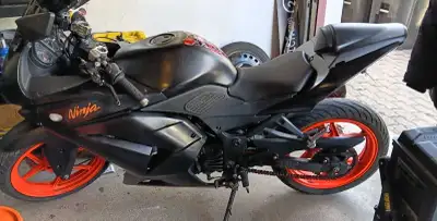 Ownership Keys Clip ons All lights working Driving, changing gears, and stopping as it should.
