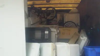 All industrial and residential scrap metal pick up. Rooftop AC units, Duct work, brass, copper Wires...