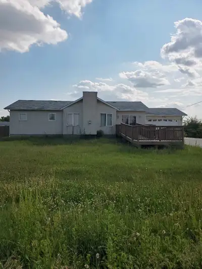 1140 Balgona (Rosser/West St.Paul)