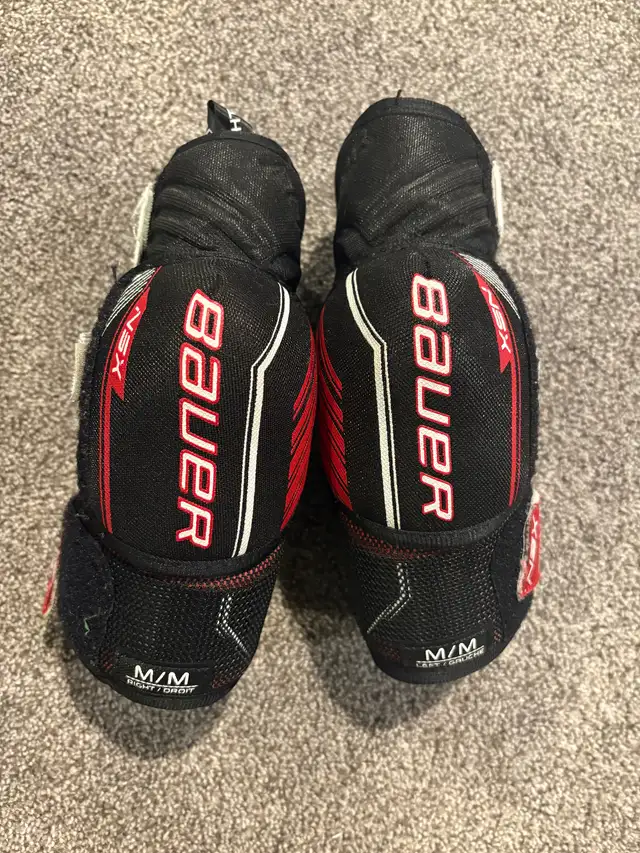 Bauer junior M elbow pads in Hockey in Calgary - Image 2