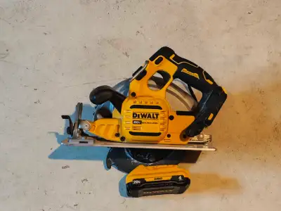 DEWALT 20V Max 7-1/4 in Brushless Cordless Circular Saw with Fle, View more