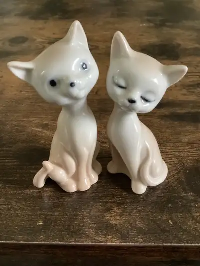 These 2 vintage Otagiri porcelain cuties measure approximately 3 5/8” and 3 7/8”, respectively. The...