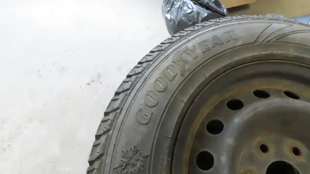 Goodyear Winter Command LT 245/70R/17 in Tires & Rims in Kitchener / Waterloo - Image 3