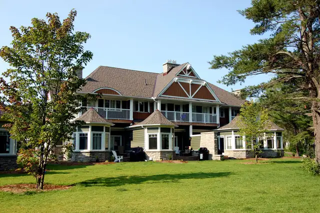 Muskoka cottage on Lake of Bays in Ontario in Canada - Image 9