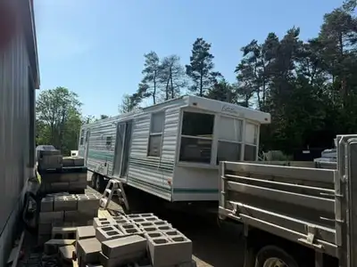 (905) 4 6 7- 1 4 0 0 1995 citation park model trailer 38ft 1 bedrooms + den Patio door, double entry...