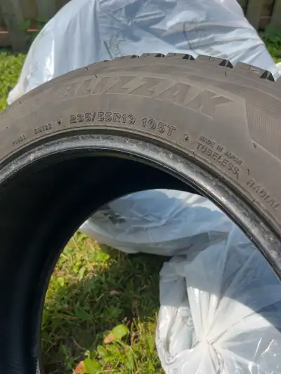 235/55R19 BLIZZAK DM-V2. Production Code 2023. 4 Tires for Sale - used on Range Rover Evoque. New Co...