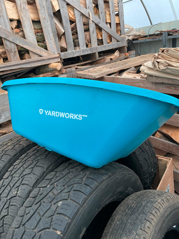 PLASTIC WHEEL BARREL BIN in Outdoor Tools & Storage in Cambridge - Image 2