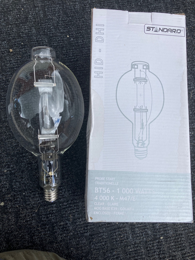 BT56 - 1000 watts light bulb / 4000k - M47/E000k  in Other in Mississauga / Peel Region