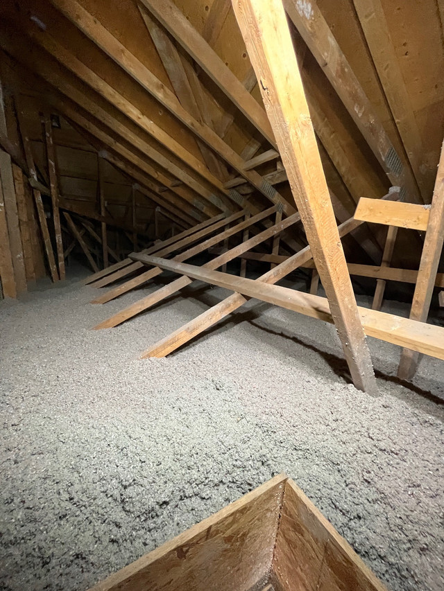 Attic Insulation in Other in Mississauga / Peel Region - Image 3