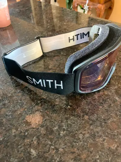 Smith Googles in good condition 30.00 Email ad or text 403-679-8111