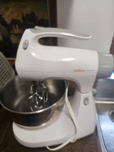 Get your mix on with this beauty Sunbeam mixmaster.