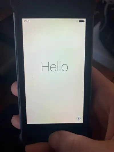 Cet Apple iPod Touch est en bon état général et prêt pour un nouveau propriétaire. Il s'agit d'un ap...